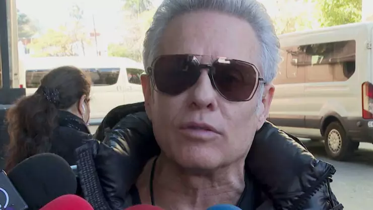 Alexis Ayala defiende a Jorge Salinas