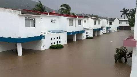 Huracán ‘John’ sumerge Acapulco