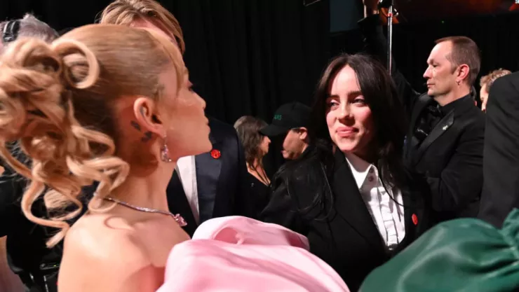 Musica en Facebook y WhatsApp de Billie Eilish y Ariana Grande