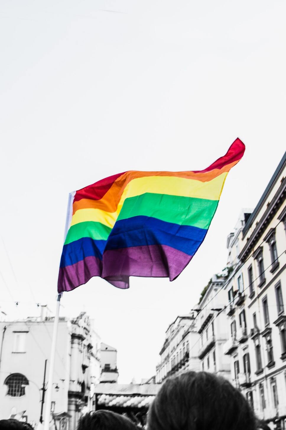 El símbolo del Pride bandera en junio