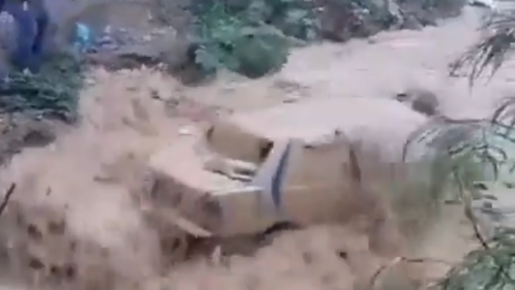 HOMCRE ATRAPADO CORRIENTE.png