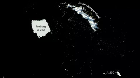 NASA capta al iceberg m&aacute;s grande del mundo desintegrarse