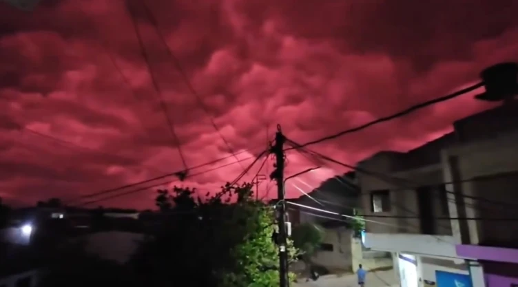 Cielo rojo en Sucre días después del terremoto en Colombia