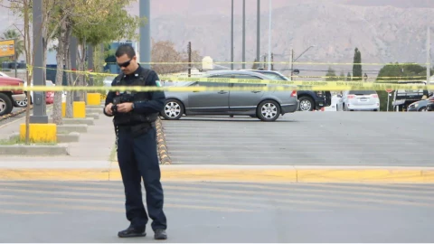 Encuentran a hombre sin vida en estacionamiento
