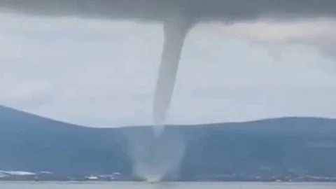 aptan impresionante tromba marina en Jalisco