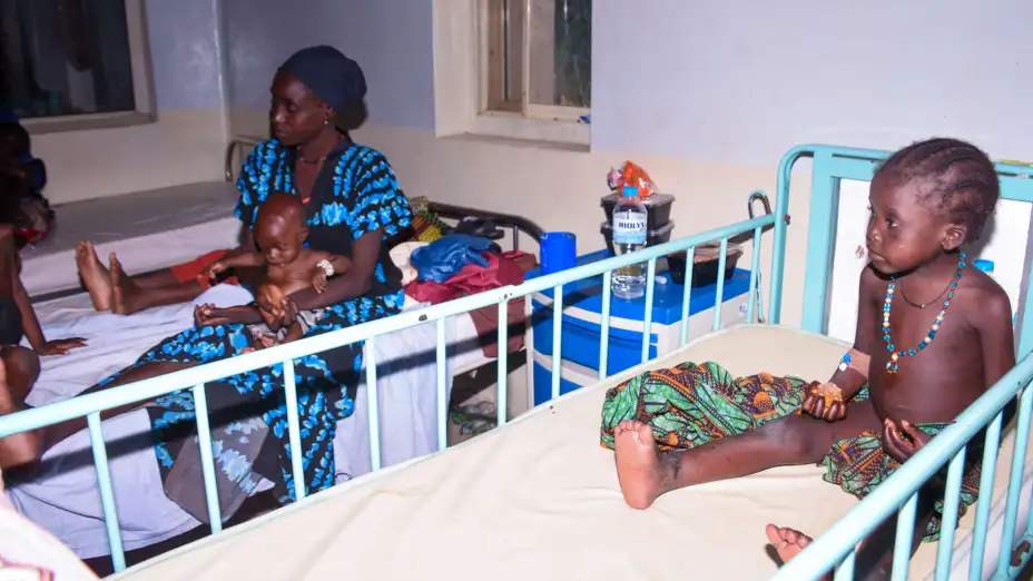Mujeres y niños rescatados de su cautiverio yihadista en Nigeria.