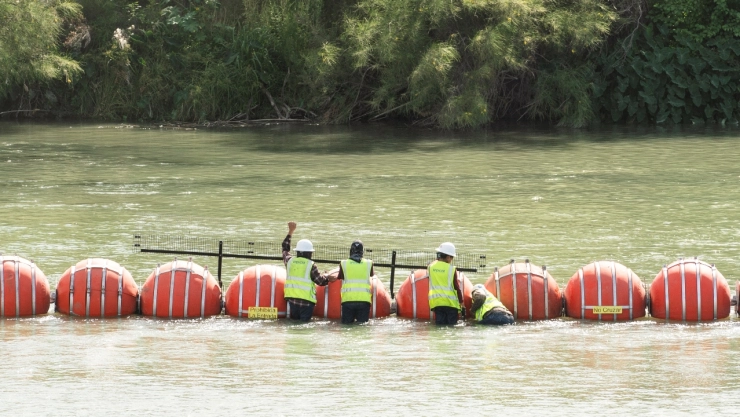 Barrera de boyas en la frontera de Texas afecta la relación con México: Casa Blanca