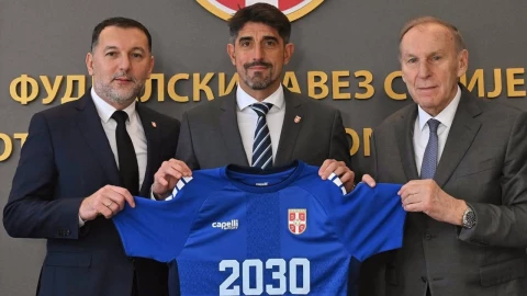 ex Chivas Veljko Paunović en Serbia