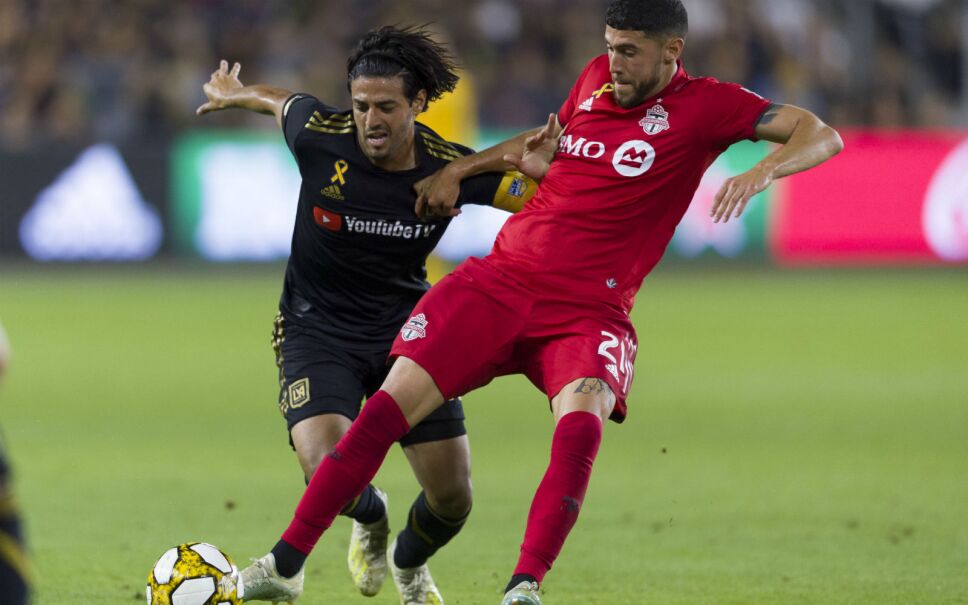 Carlos Vela durante un partido del LAFC contra el Toronto FC. Imagen: Reuters