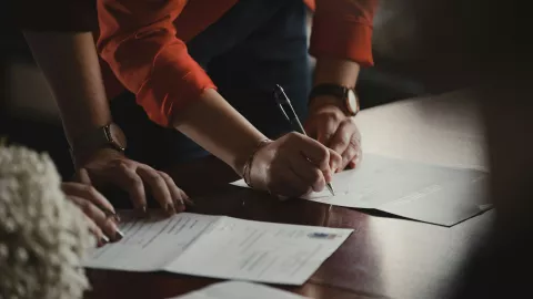 ¿Cuánto te debe cobrar un contador por hacerte la declaración anual 2024?