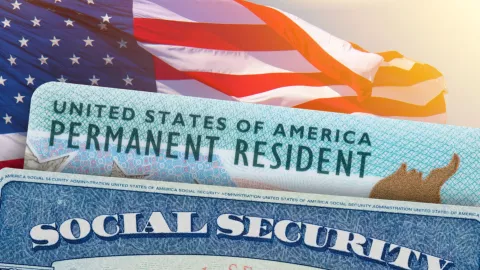 Obtener la Green Card es el primer paso en el camino a la naturalización.