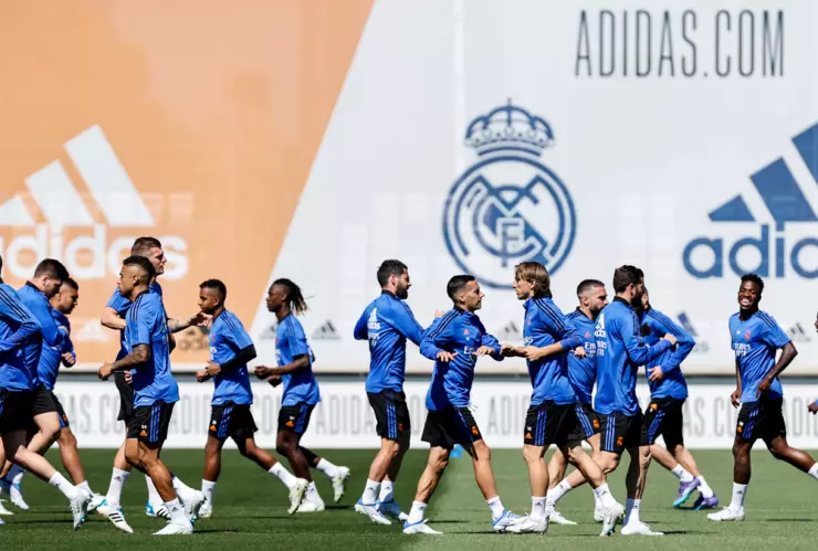 Real Madrid realiza último entrenamiento antes de viajar a París.jpg