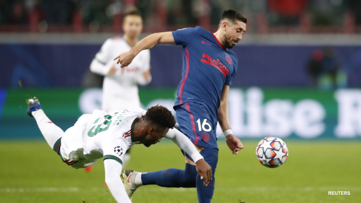 Héctor Herrera ante Lokomotiv