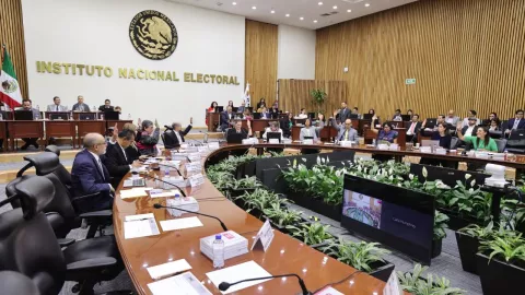 INE cambia fecha de precampañas para el 20 de noviembre