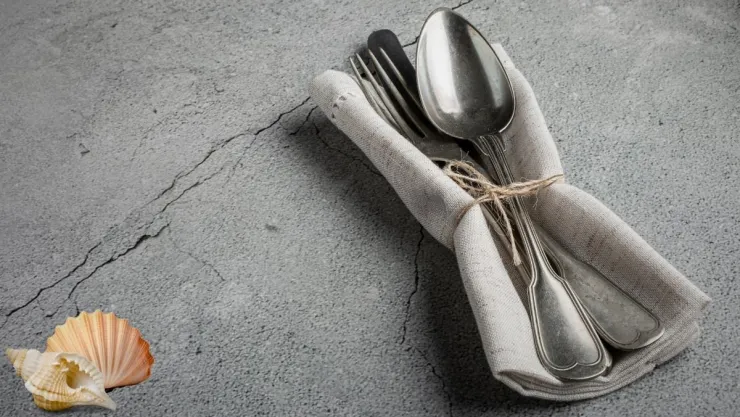 Ideas DIY Cómo crear un centro de mesa a partir de caracoles y conchas de mar.jpg