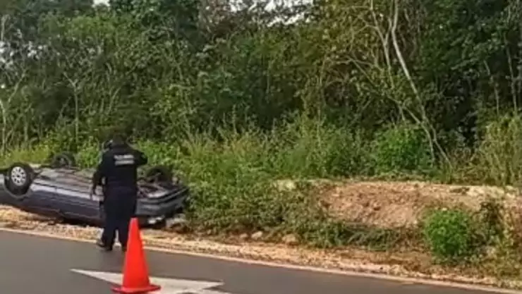 Muere doctora tras volcar su vehículo en la carretera Uayma