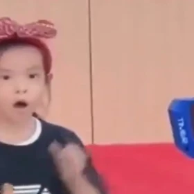 Lian Yunzhi, una niña china de 6 años, rompió dos veces en tres días el récord mundial femenino del.jpg