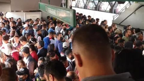 Metro CDMX hoy 5 de junio, avance lento y colapso de líneas