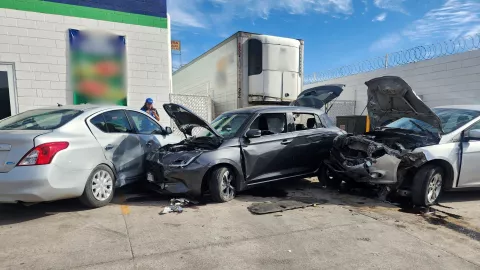 Choque tipo carambola en Los Mochis