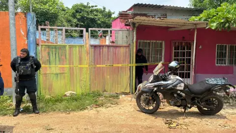 Hallan cadáver de un hombre en vivienda de Minatitlán; era devorado por su perro ante la falta de alimento