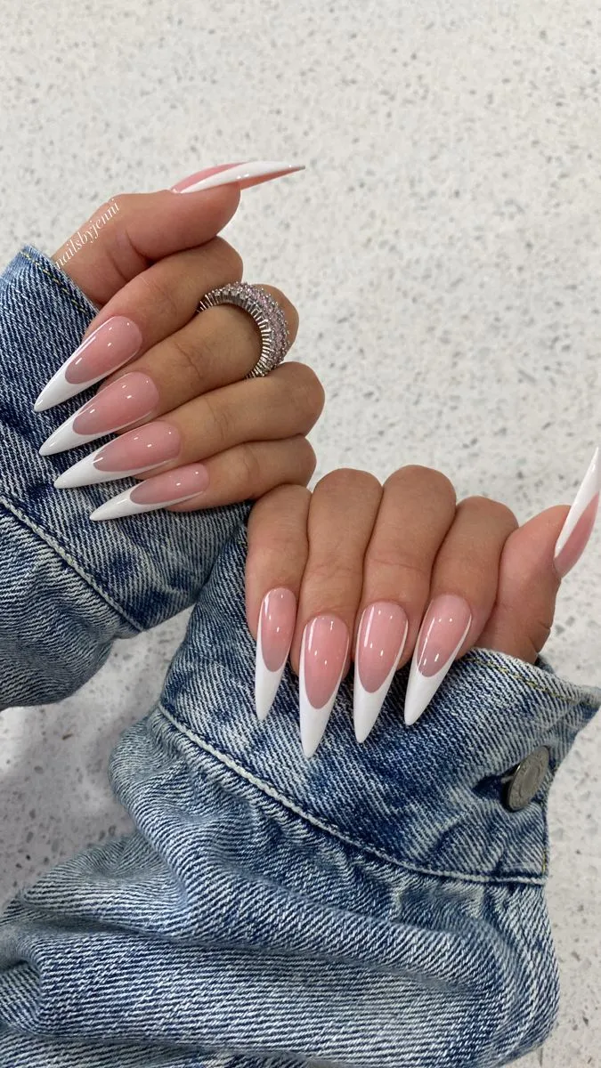 6 diseños de uñas tipo stiletto para looks extravagantes y fuera de lo común