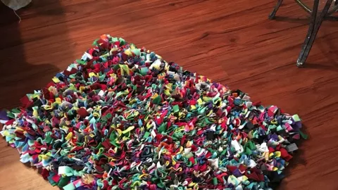 4 ideas para reciclar ropa vieja que ya no uses y convertirla en diferentes manualidades sin usar m&aacute;quina de coser