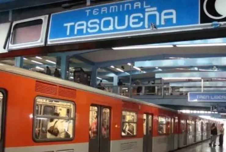 Metro CDMX dio a conocer que una persona se arrojó la noche de este domingo a las vías de la estación Tasqueña de la Línea 2.