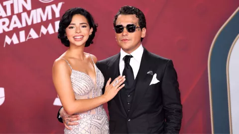 christian nodal angela aguilar cita cine.jpg