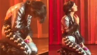 Ángela Aguilar desata polémica al arrodillarse y llorar durante su concierto.