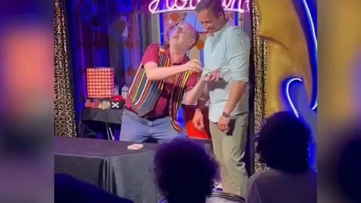 Mago muere en el escenario, pensaron que era parte de la actuación