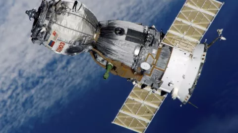 Astronauta Estados Unidos cápsula rusa 3.jpg