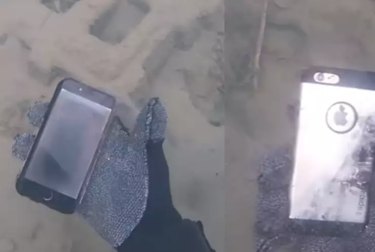 Buzo encuentra un iPhone en el fondo del lago