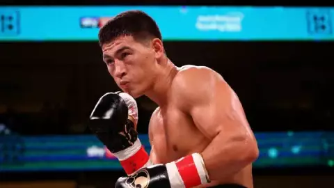 Las mejores peleas de Dmitry Bivol