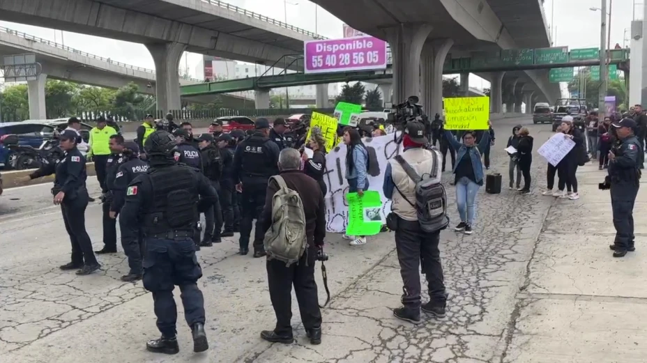 Bloqueo en Periférico Norte, cerca de Naucalpan