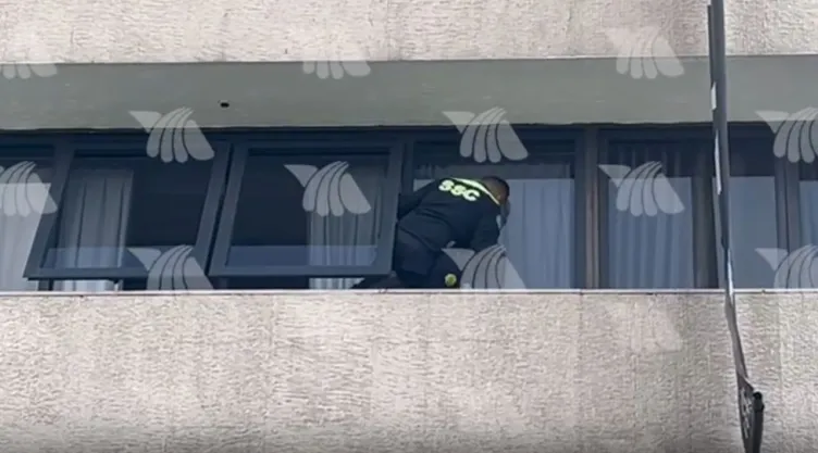 Rescate en CDMX: Policía evita que hombre se lance de un hotel en la Cuauhtémoc