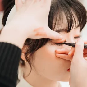 /estilo-de-vida/como-usar-eyeliner-pincel-50-alargar-mirada-rejuvenecer
