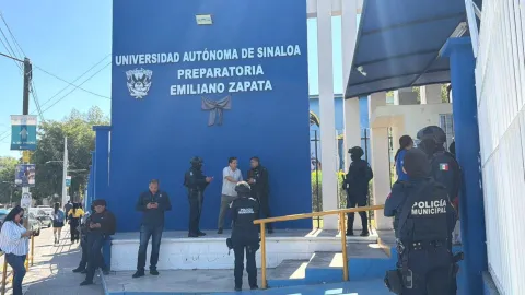Evacúan la prepa Zapata por amenaza de bomba