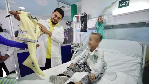 henrry martin sorprende niño con cancer en dia del niño