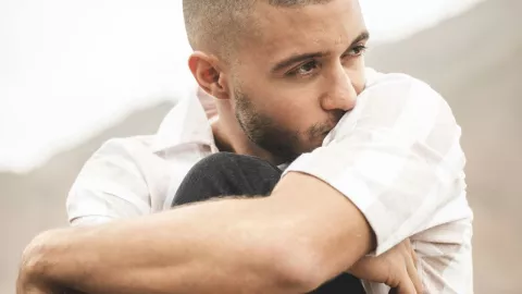 Presión por estar soltero: redes sociales y sociedad intensifican la comparación