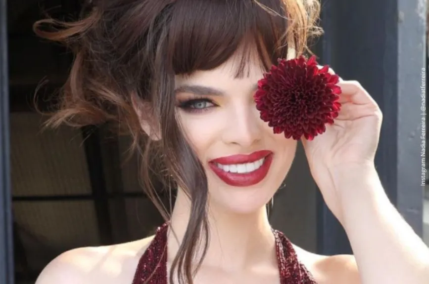 Nadia Ferreira con ojo de flor..jpg