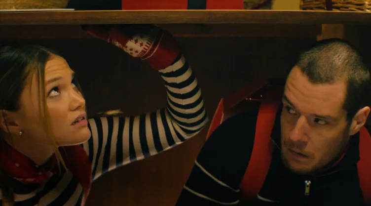 Todos están viendo esta nueva película navideña: es una divertida comedia que dura solo una hora y media.