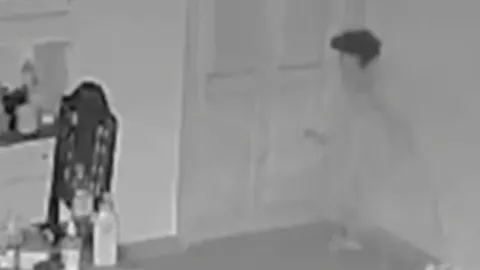 Captan a niño fantasma girando la cabeza como en El Exorcista