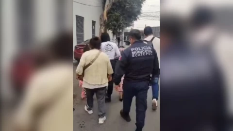 Madre es golpeada por defender a su hija en Ecatepec.