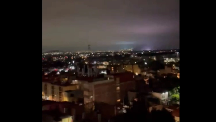 se ilumina el cielo durante sismo 22 sep.jpg