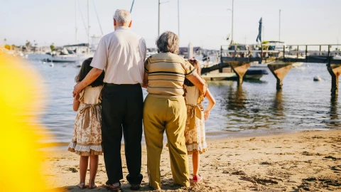 suecia-abuelos-dinero-cuidar-nietos-conoce-razón-permiso parental-cuerpo