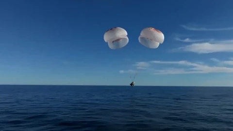 Astronautas varados en la EEI regresan este martes a la Tierra