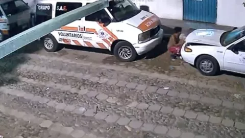 Migrantes ambulancia baterías