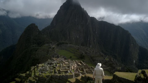 Machu Picchu reabre al público en Perú