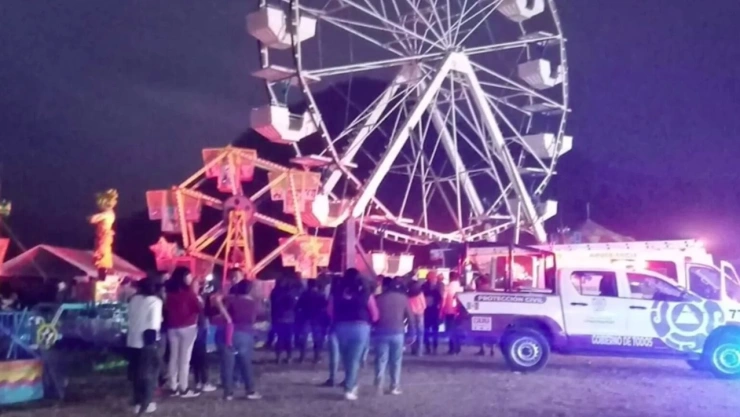 Padre e hija caen de rueda de la fortuna en la Feria de Ixtaczoquitlán, Veracruz