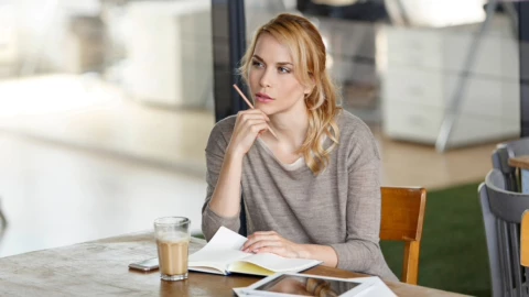 Cómo se escribe trámite o tramite, según la RAE